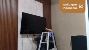 pasang wallpaper woodpanel elegan