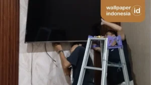 pasang wallpaper woodpanel elegan