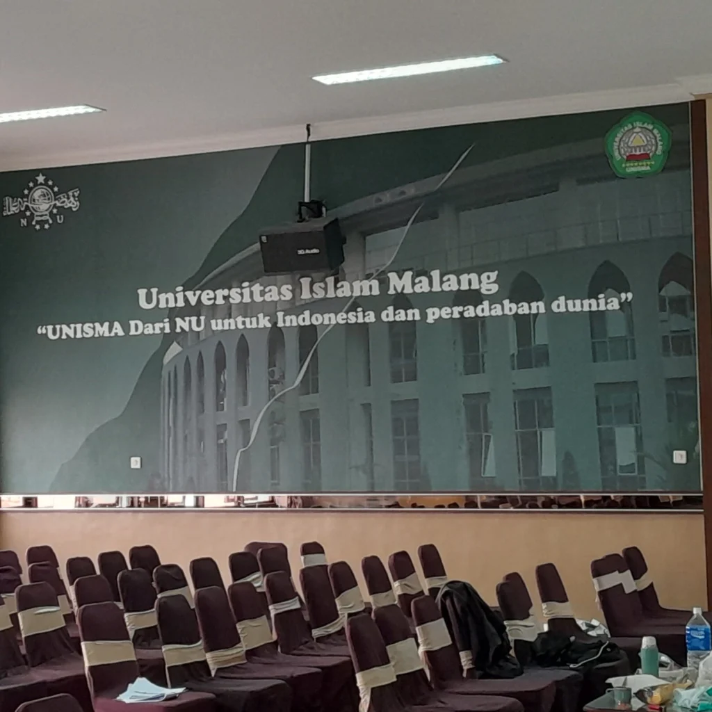 wallpaper custom ruang aula kampus