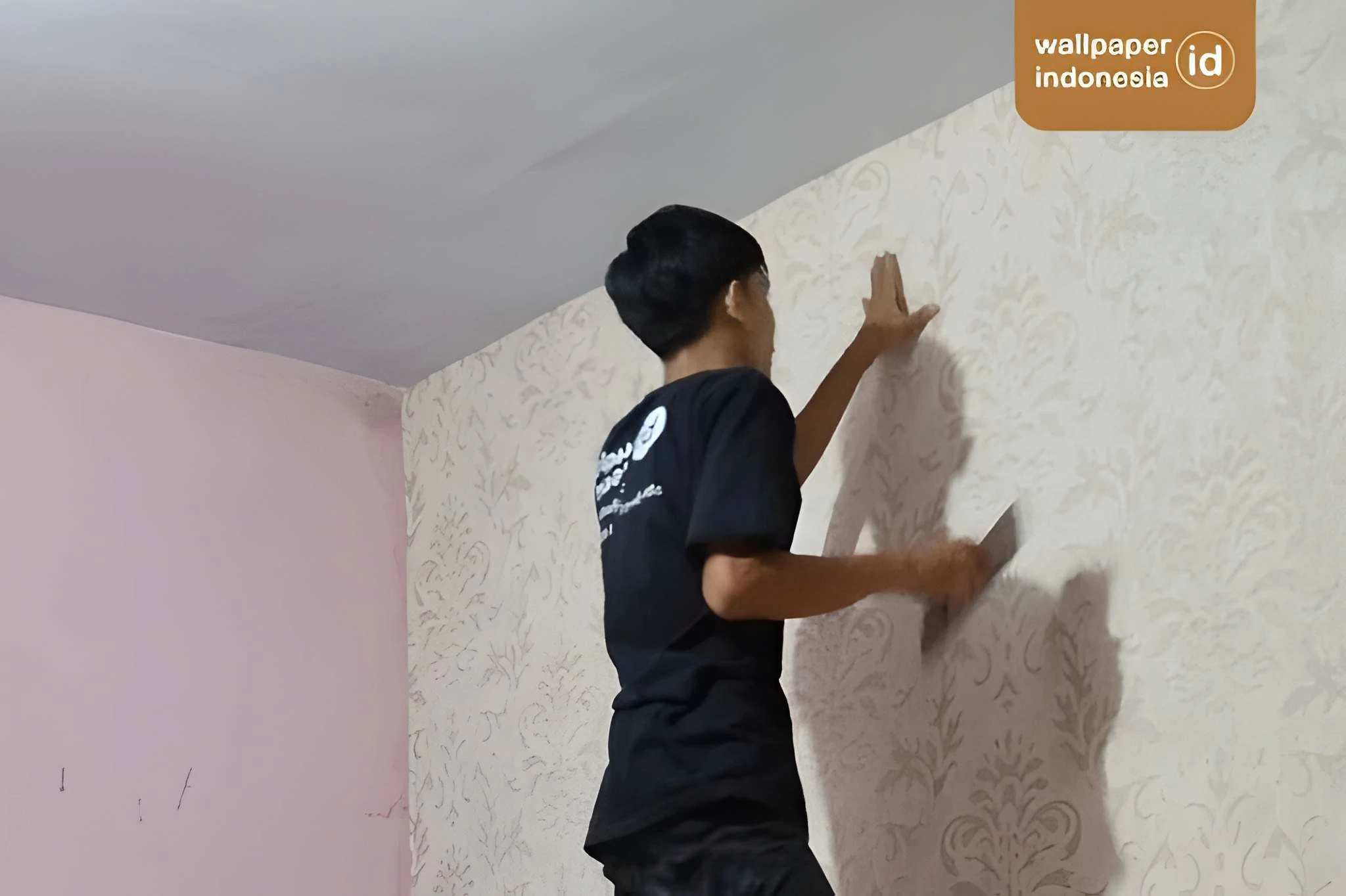 Cara merawat wallpaper dinding