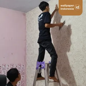 Cara merawat wallpaper dinding