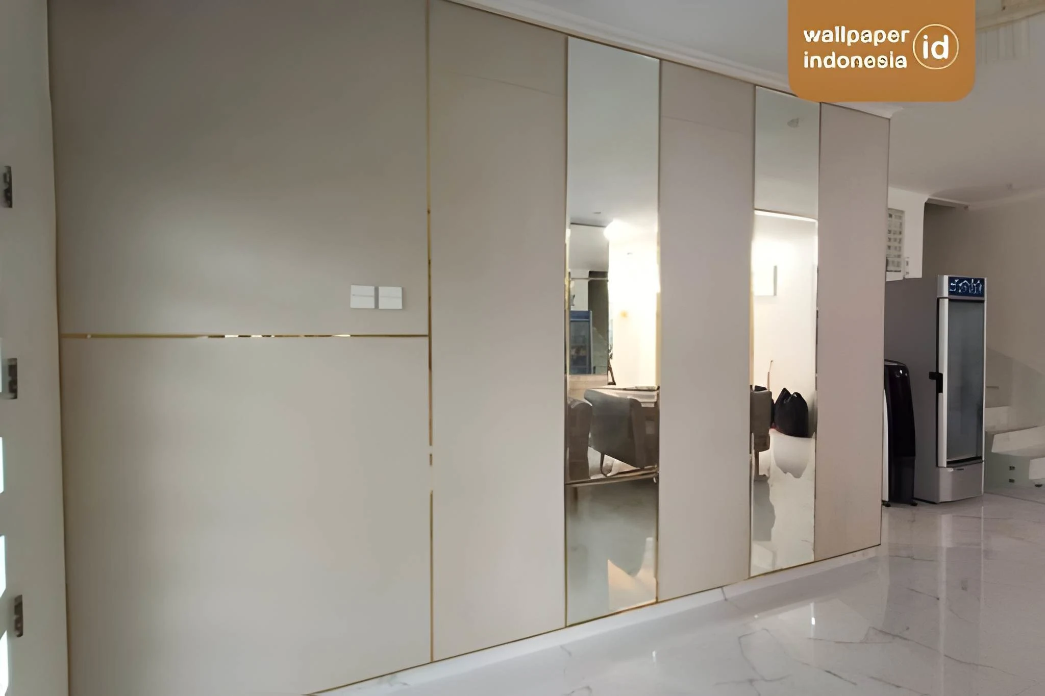 Transformasi Dinding Melalui Panel Reflektif